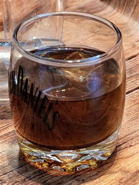Whiski (u/whiskifaux) .